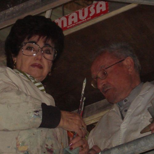 Rafael Rosés y su esposa trabajando en la restauración del Baptisterio de Masnou